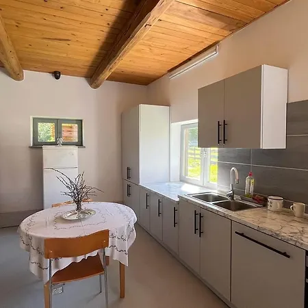 Kemp Zacisze Osmiu Stawow - The Quort Of Eight Pounds *