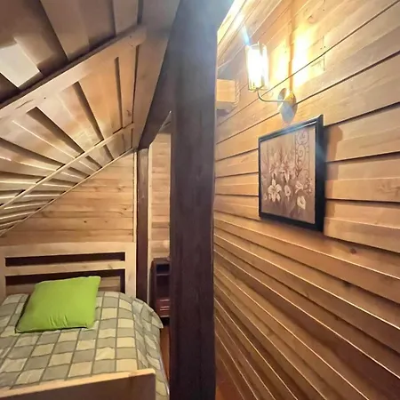 Zacisze Osmiu Stawow - The Quort Of Eight Pounds * Siekierczyna