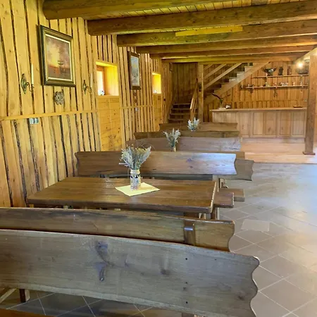 Kemp Zacisze Osmiu Stawow - The Quort Of Eight Pounds Siekierczyna