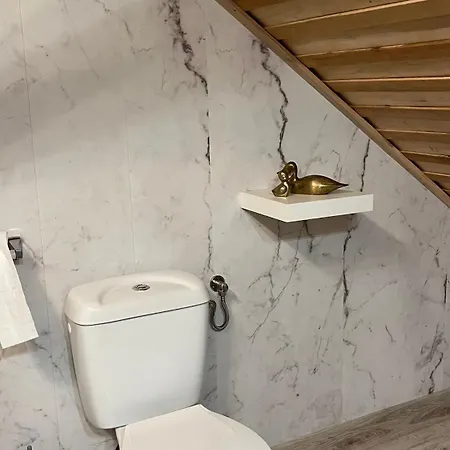 Zacisze Osmiu Stawow - The Quort Of Eight Pounds Kemping