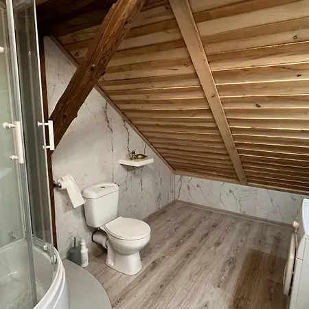 Kemp Zacisze Osmiu Stawow - The Quort Of Eight Pounds Siekierczyna