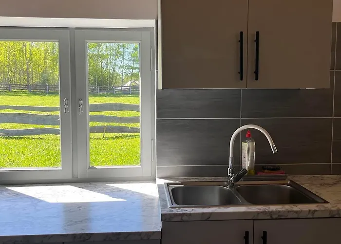 Zacisze Osmiu Stawow - The Quort Of Eight Pounds *