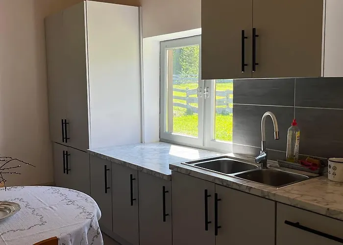 Kemp Zacisze Osmiu Stawow - The Quort Of Eight Pounds Siekierczyna