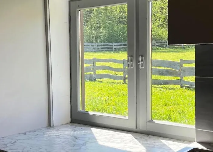 Kemp Zacisze Osmiu Stawow - The Quort Of Eight Pounds