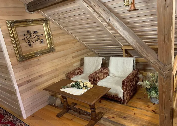 Kemp Zacisze Osmiu Stawow - The Quort Of Eight Pounds *