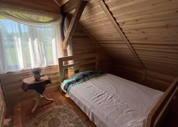 Kemp Zacisze Osmiu Stawow - The Quort Of Eight Pounds *