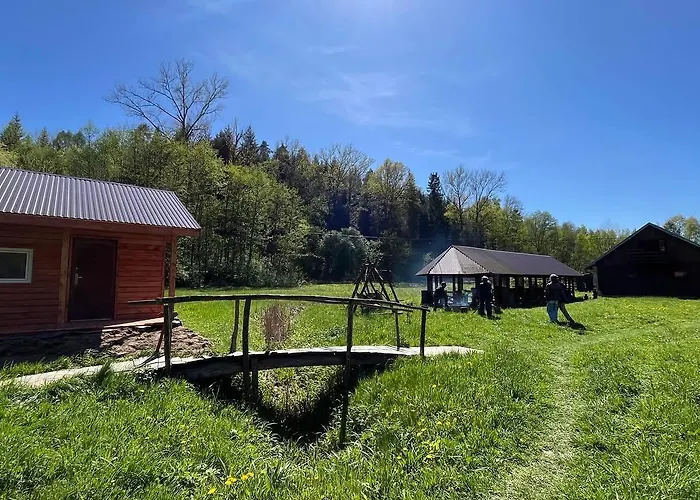 Kemp Zacisze Osmiu Stawow - The Quort Of Eight Pounds