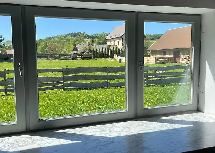 Kemp Zacisze Osmiu Stawow - The Quort Of Eight Pounds *