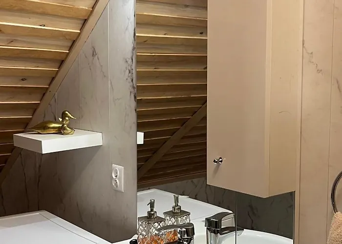 Zacisze Osmiu Stawow - The Quort Of Eight Pounds *